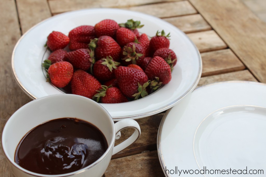 paleo chocolate dipped strawberries